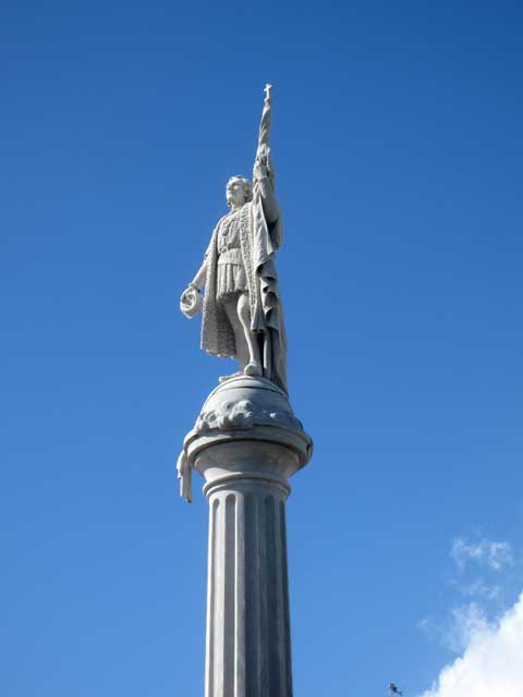 statue