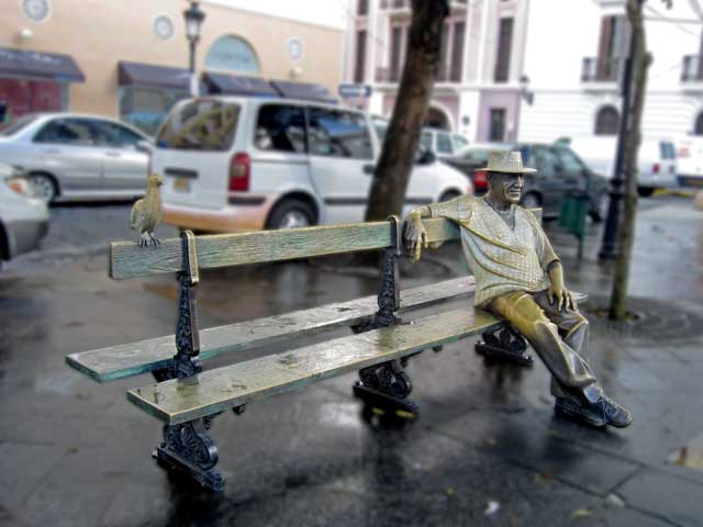 statue